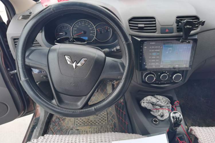 Used Wuling Hongguang 2015 1.5L S1 Standard China V-Emission Standards Audio And AC Panel