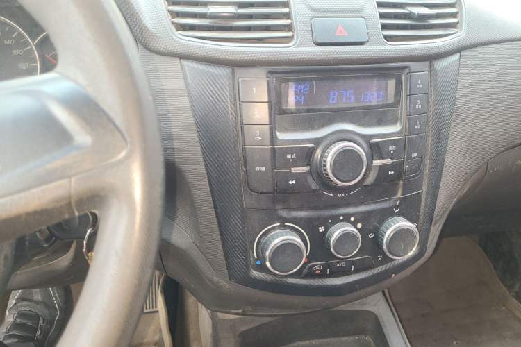 Used Wuling Hongguang 2015 1.5L S Basic Version China V Standard Audio And AC Panel