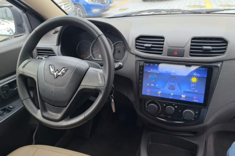Used Wuling Hongguang 2015 1.5L S Base Model China IV Center Console