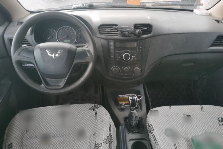Used Wuling Hongguang 2015 1.2L S Base Model China V Standard Center Console