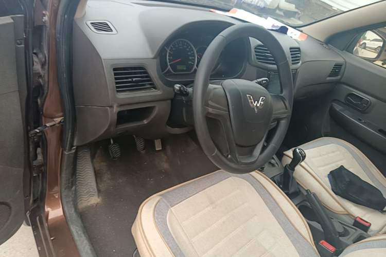 Used Wuling Hongguang 2015 1.2L S Base Model China IV Center Console