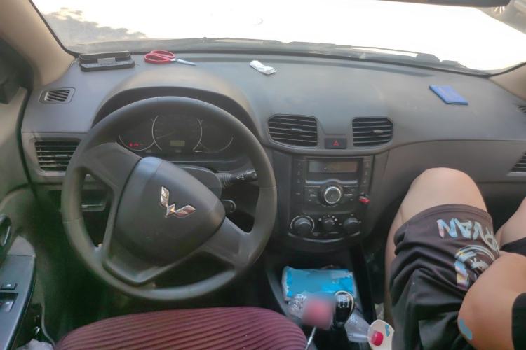 Used Wuling Hongguang 2015 1.5L S Base Model China IV Center Console