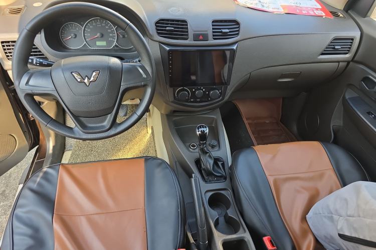 Used Wuling Hongguang 2015 1.2L S Base Model China V Standard Center Console