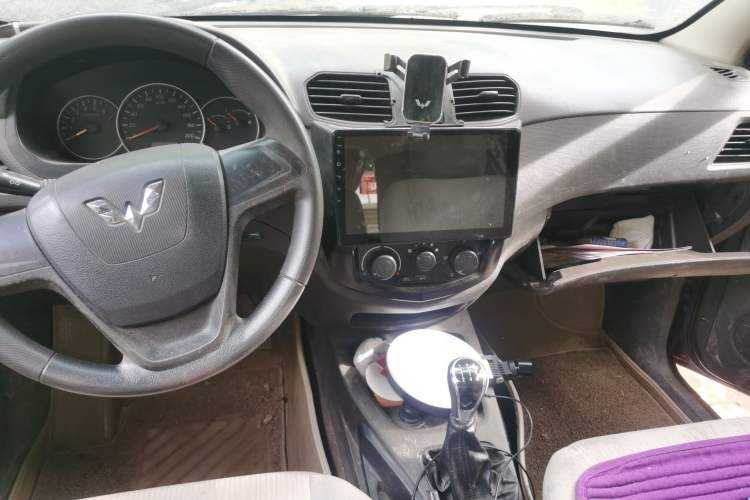 Used Wuling Hongguang 2015 1.5L S Basic Version China V Standard Center Console