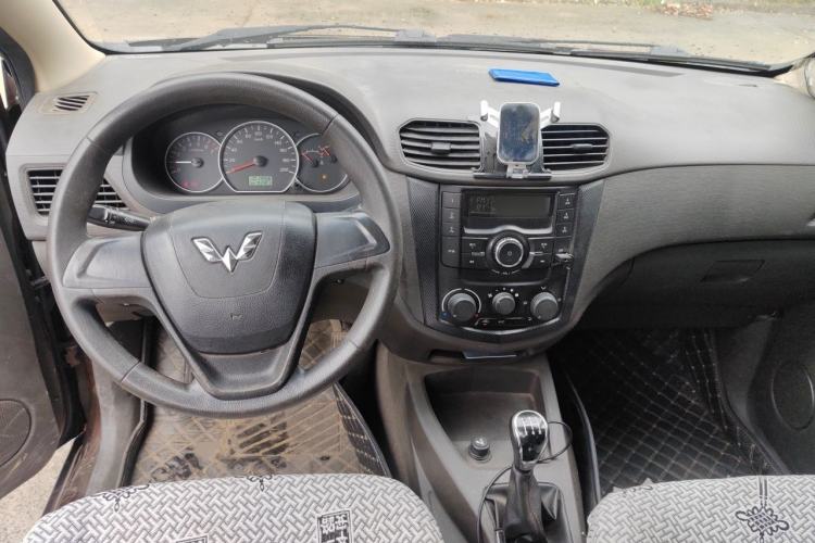 Used Wuling Hongguang 2015 1.5L S Base Model China IV Center Console
