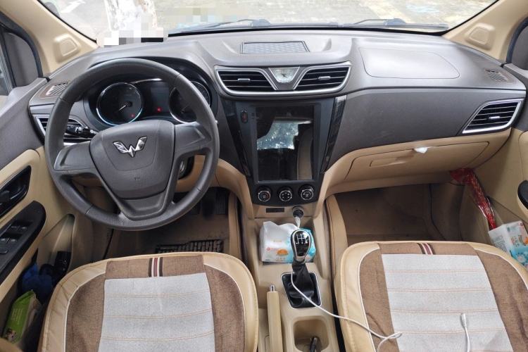 Used Wuling Hongguang 2015 1.5L S1 Standard China V-Emission Standards Center Console