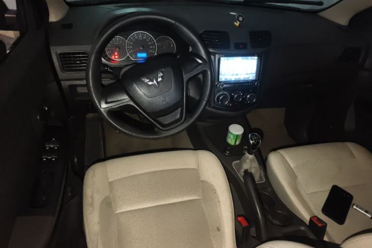 Used Wuling Hongguang 2015 1.5L S1 Standard China V-Emission Standards Center Console