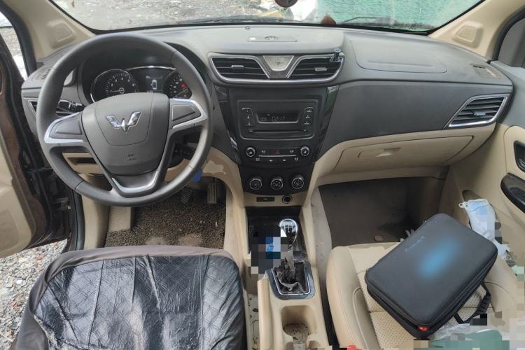 Used Wuling Hongguang 2015 1.5L S1 Comfort China V Standard Center Console
