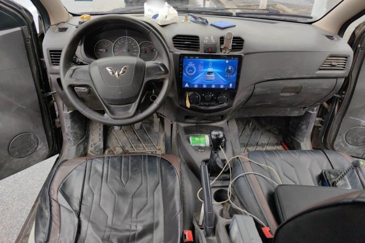 Used Wuling Hongguang 2015 1.2L S Base Model China V Standard Center Console