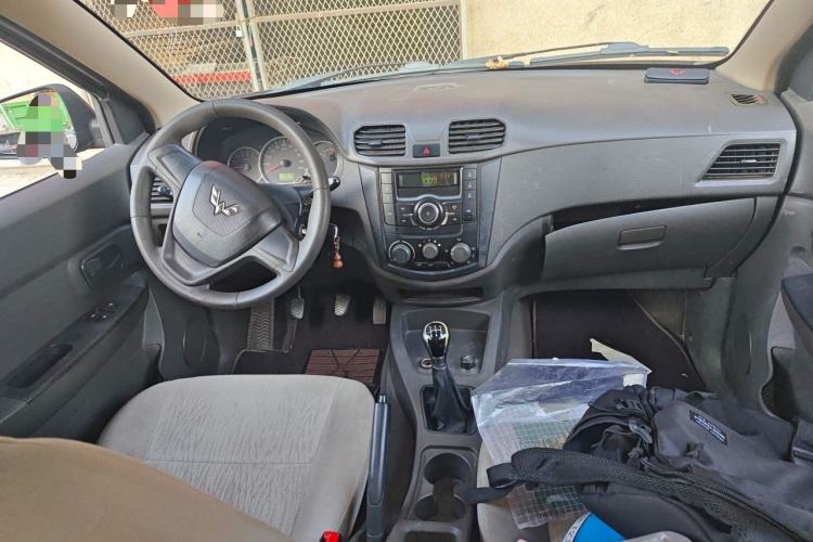 Used Wuling Hongguang 2015 1.2L S Base Model China V Standard Center Console