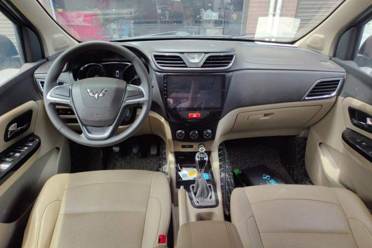 Used Wuling Hongguang 2015 1.5L S1 Comfort China V Standard Center Console