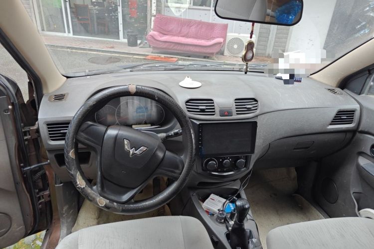 Used Wuling Hongguang 2015 1.5L S Basic Version China V Standard Center Console