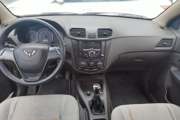 Used Wuling Hongguang 2015 1.5L S Basic Version China V Standard Center Console