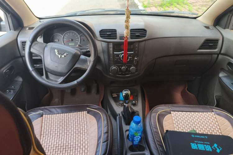 Used Wuling Hongguang 2015 1.5L S Basic Version China V Standard Center Console