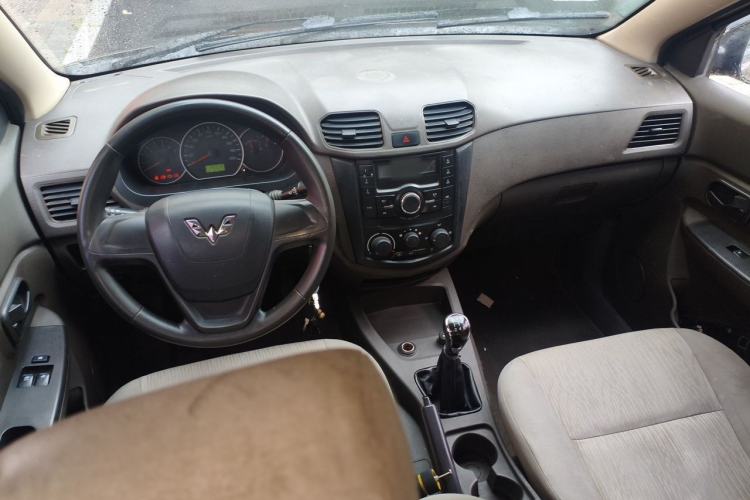 Used Wuling Hongguang 2015 1.2L S Base Model China V Standard Center Console