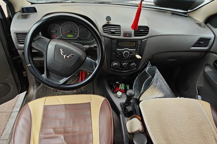Used Wuling Hongguang 2015 1.2L S Base Model China V Standard Center Console