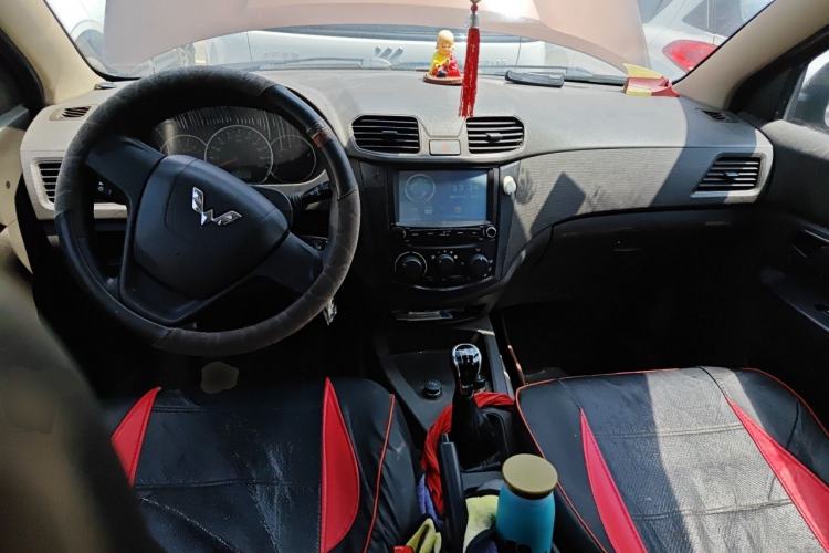 Used Wuling Hongguang 2015 1.2L S Base Model China IV Center Console