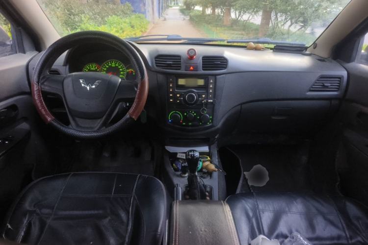 Used Wuling Hongguang 2015 1.5L S Base Model China IV Center Console