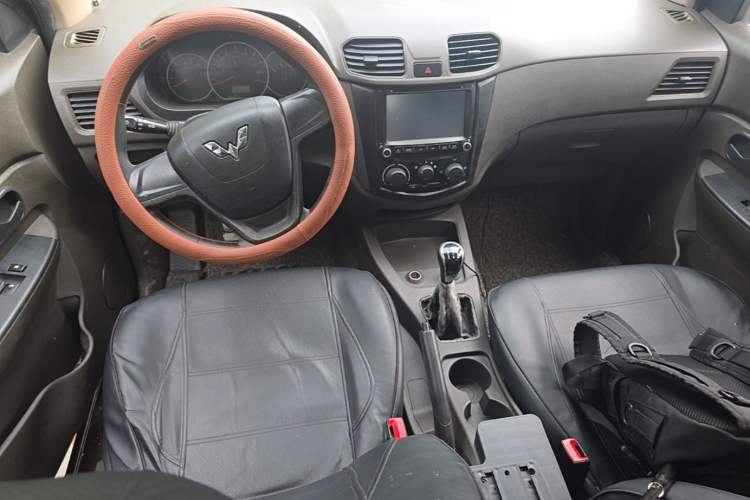 Used Wuling Hongguang 2015 1.5L S Basic Version China V Standard Center Console