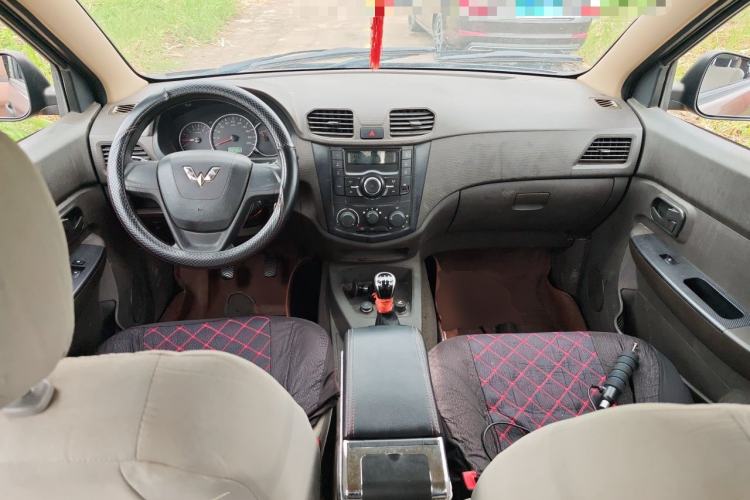 Used Wuling Hongguang 2015 1.2L S Base Model China V Standard Center Console