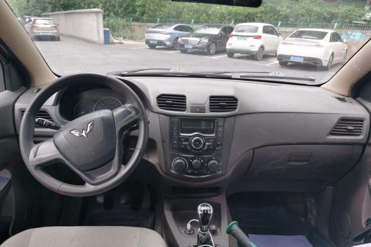 Used Wuling Hongguang 2015 1.5L S Basic Version China V Standard Center Console