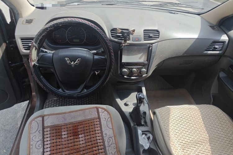 Used Wuling Hongguang 2015 1.5L S Basic Version China V Standard Center Console