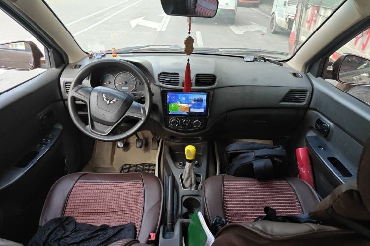 Used Wuling Hongguang 2015 1.5L S1 Standard China V-Emission Standards Center Console