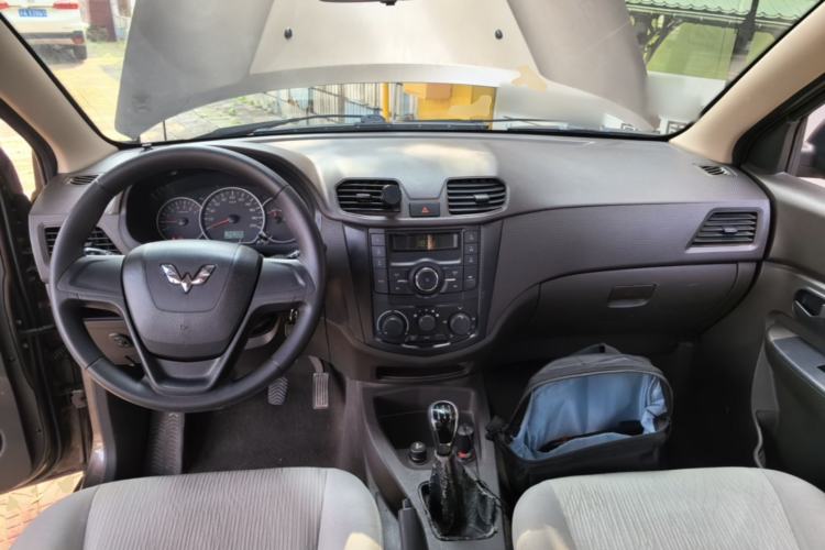 Used Wuling Hongguang 2015 1.2L S Base Model China V Standard Center Console