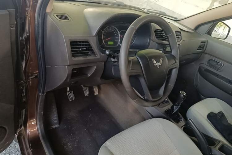 Used Wuling Hongguang 2015 1.5L S Base Model China IV Center Console