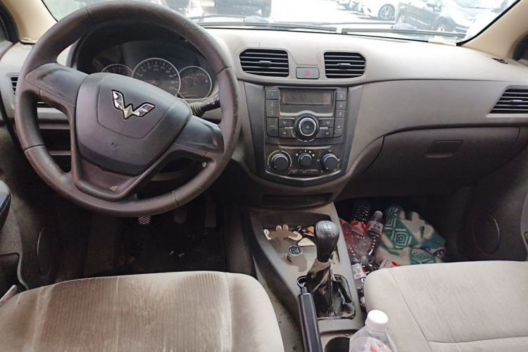 Used Wuling Hongguang 2015 1.2L S Base Model China V Standard Center Console