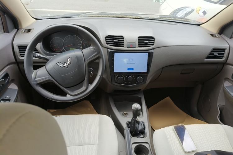 Used Wuling Hongguang 2015 1.2L S Base Model China V Standard Center Console