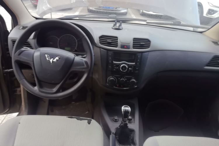 Used Wuling Hongguang 2015 1.2L S Base Model China V Standard Center Console