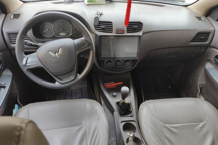 Used Wuling Hongguang 2015 1.2L S Base Model China V Standard Center Console