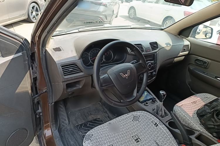 Used Wuling Hongguang 2015 1.5L S Basic Version China V Standard Center Console