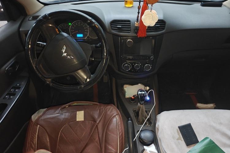 Used Wuling Hongguang 2015 1.5L S Basic Version China V Standard Center Console