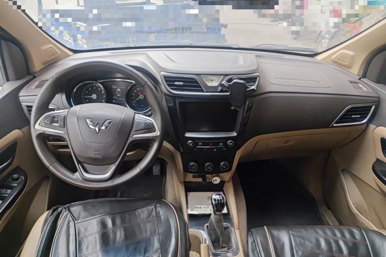 Used Wuling Hongguang 2015 1.5L S1 Luxury National Emission Standard V Center Console