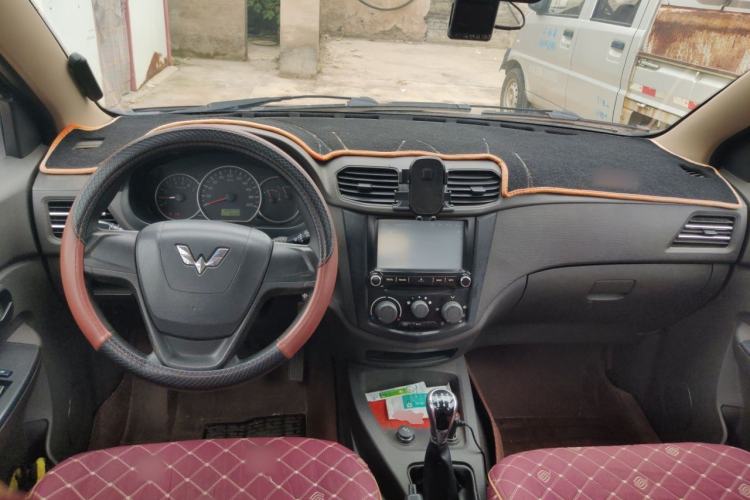Used Wuling Hongguang 2015 1.5L S Basic Version China V Standard Center Console