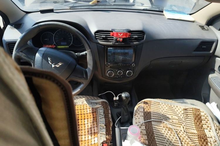 Used Wuling Hongguang 2015 1.5L S1 Standard China V-Emission Standards Center Console