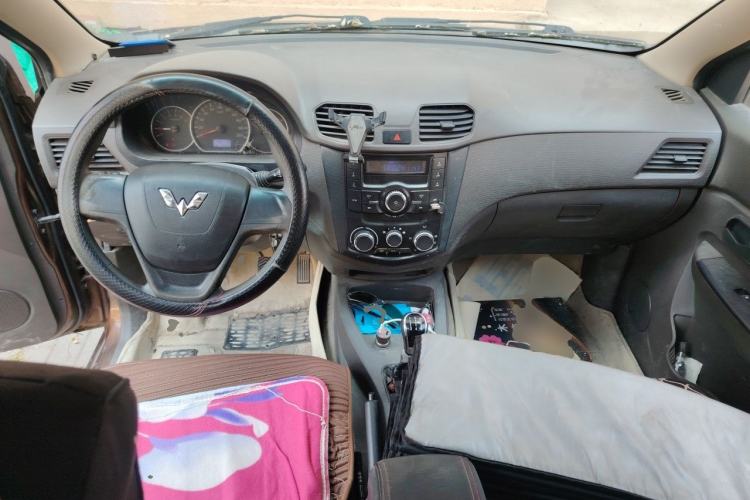Used Wuling Hongguang 2015 1.5L S Basic Version China V Standard Center Console