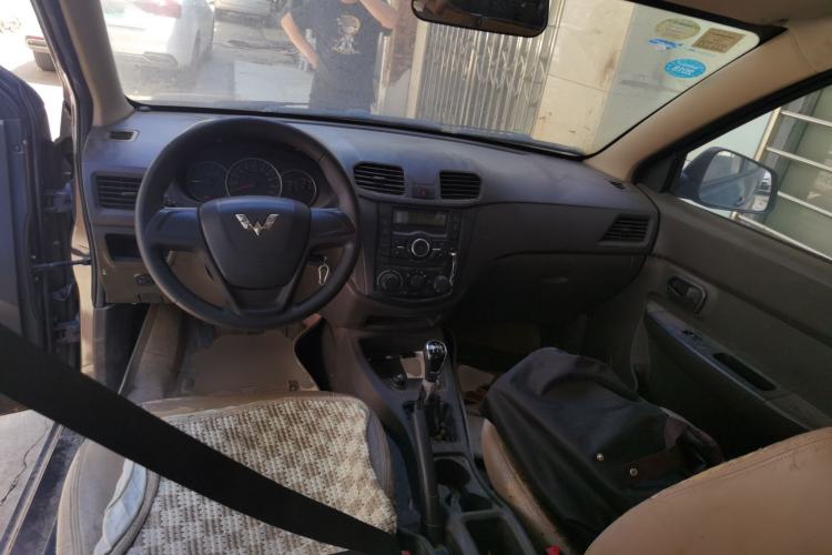 Used Wuling Hongguang 2015 1.2L S Base Model China V Standard Center Console
