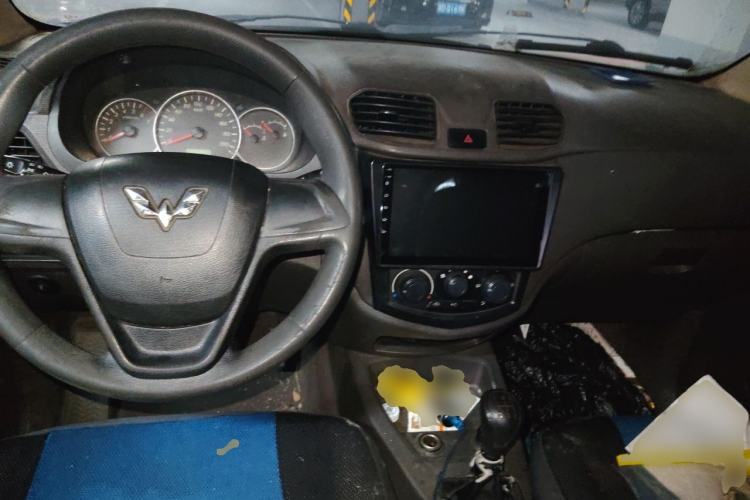 Used Wuling Hongguang 2015 1.5L S Base Model China IV Center Console