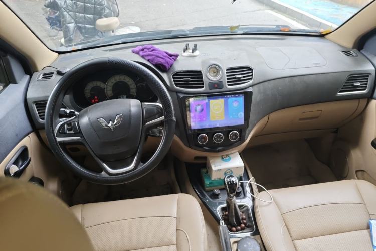 Used Wuling Hongguang 2015 1.5L S Basic Version China V Standard Center Console