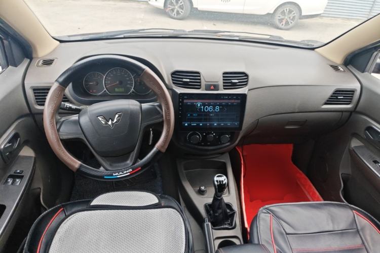 Used Wuling Hongguang 2015 1.2L S Base Model China IV Center Console