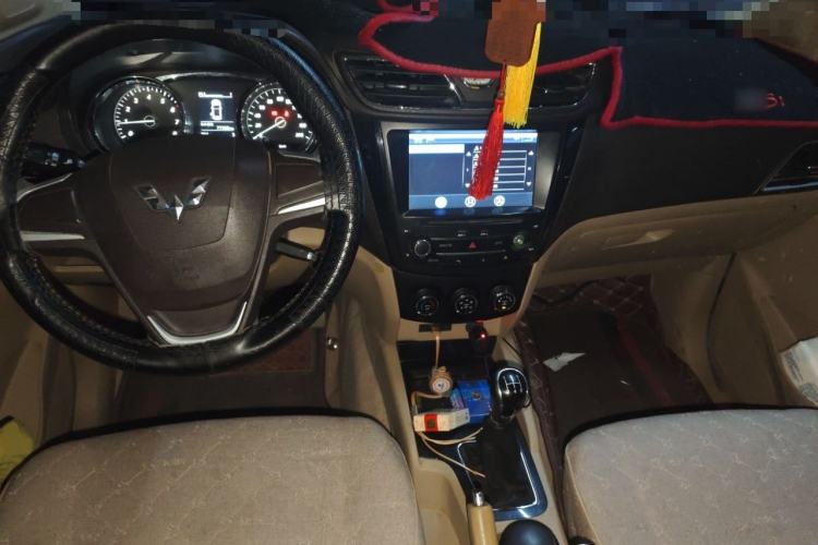 Used Wuling Hongguang 2015 1.5L S1 Standard China V-Emission Standards Center Console