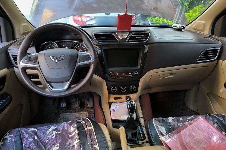 Used Wuling Hongguang 2015 1.5L S1 Luxury National Emission Standard V Center Console
