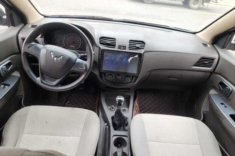 Used Wuling Hongguang 2015 1.5L S Base Model China IV Center Console