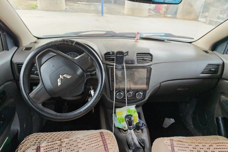 Used Wuling Hongguang 2015 1.5L S Basic Version China V Standard Center Console