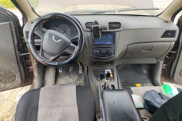 Used Wuling Hongguang 2015 1.5L S Basic Version China V Standard Center Console
