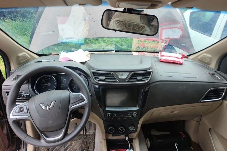 Used Wuling Hongguang 2015 1.5L S1 Luxury National Emission Standard V Center Console