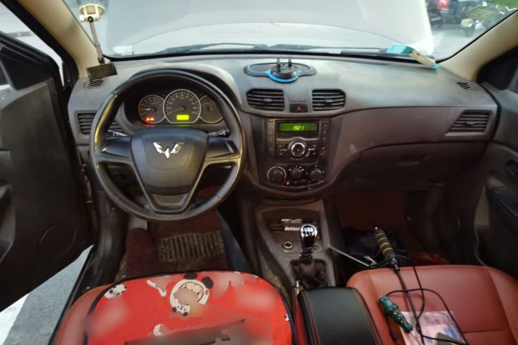 Used Wuling Hongguang 2015 1.2L S Base Model China V Standard Center Console